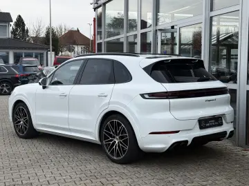 PORSCHE Cayenne S PANO STNDH LUFTF HUD 360 ACC MATRIX 21