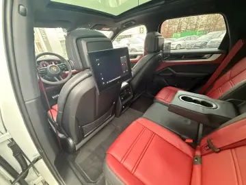 PORSCHE Cayenne S PANO STNDH LUFTF HUD 360 ACC MATRIX 21