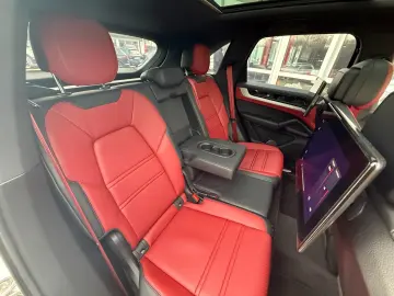 PORSCHE Cayenne S PANO STNDH LUFTF HUD 360 ACC MATRIX 21