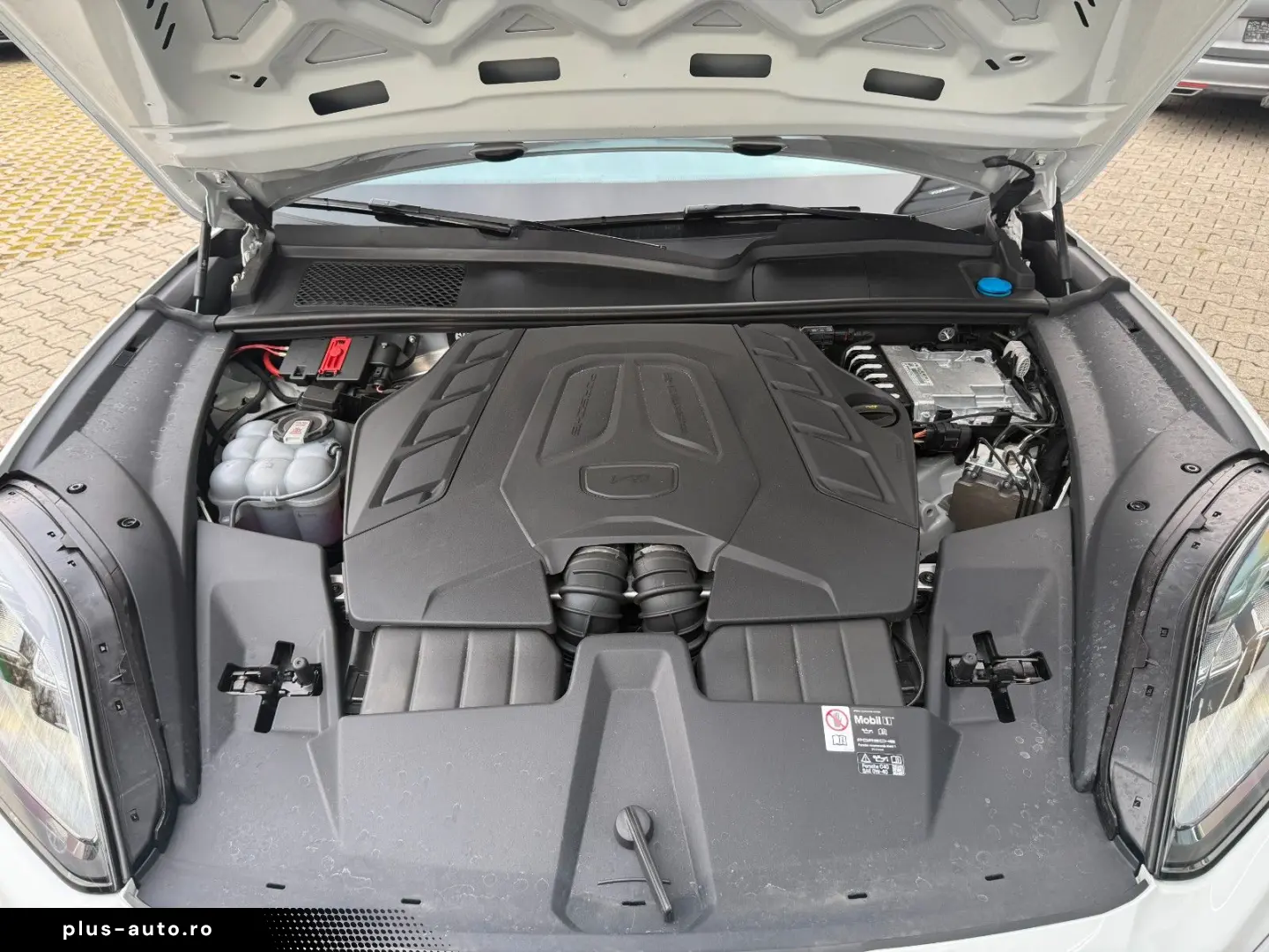 PORSCHE Cayenne S PANO STNDH LUFTF HUD 360 ACC MATRIX 21