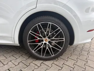 PORSCHE Cayenne S PANO STNDH LUFTF HUD 360 ACC MATRIX 21