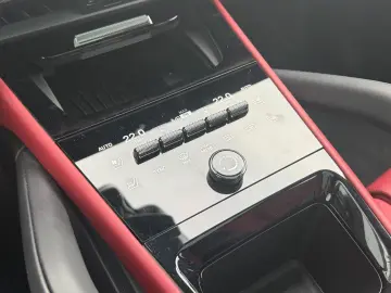 PORSCHE Cayenne S PANO STNDH LUFTF HUD 360 ACC MATRIX 21