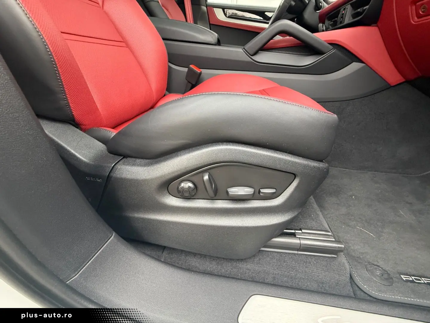 PORSCHE Cayenne S PANO STNDH LUFTF HUD 360 ACC MATRIX 21