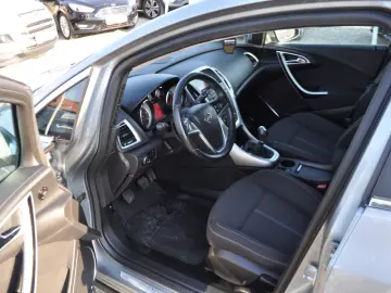 Opel Astra J 2.0 Cdti 160CP (2010)