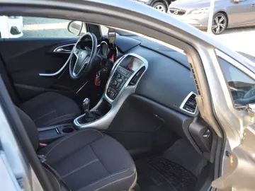 Opel Astra J 2.0 Cdti 160CP (2010)