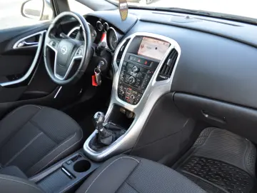 Opel Astra J 2.0 Cdti 160CP (2010)