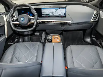 BMW iX M60 M Sport HUD PANO ACC AHK 360 KAM RFK LED