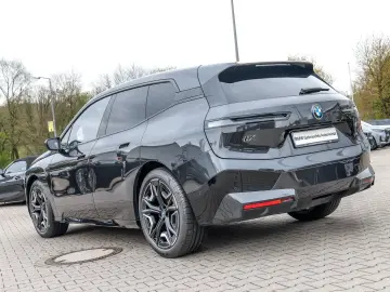 BMW iX M60 M Sport HUD PANO ACC AHK 360 KAM RFK LED