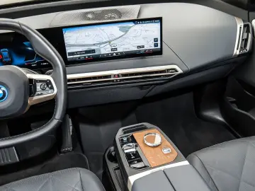 BMW iX M60 M Sport HUD PANO ACC AHK 360 KAM RFK LED