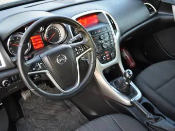 Opel Astra 1.7 Cdti (2011)