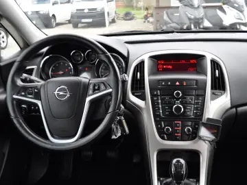 Opel Astra J 1.4i -Turbo (2011)