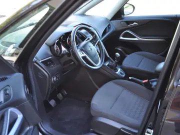 Opel Zafira 1.4i -benzin (2013 11)