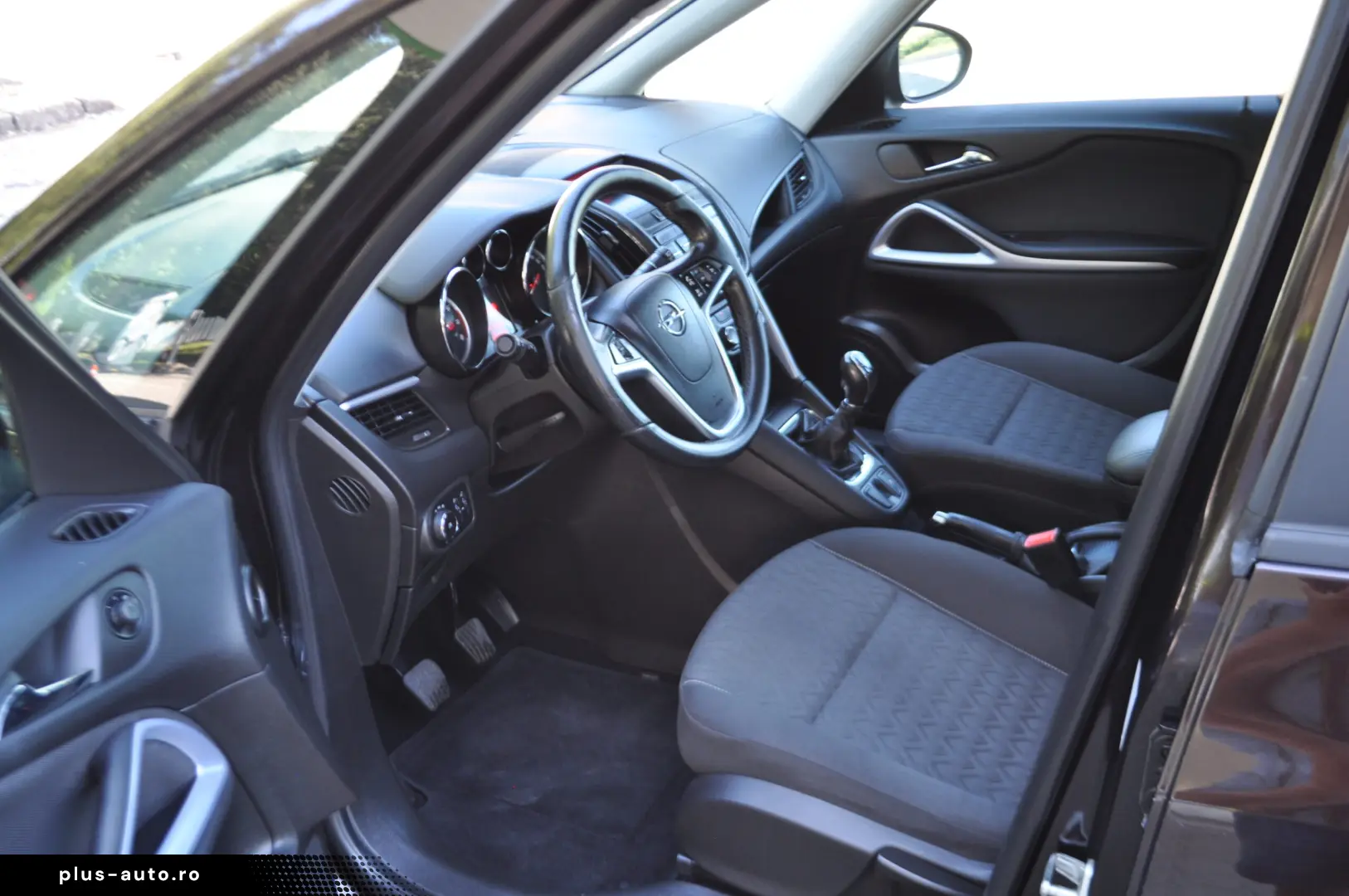 Opel Zafira 1.4i -benzin (2013 11)