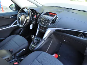 Opel Zafira 1.4i -benzin (2013 11)