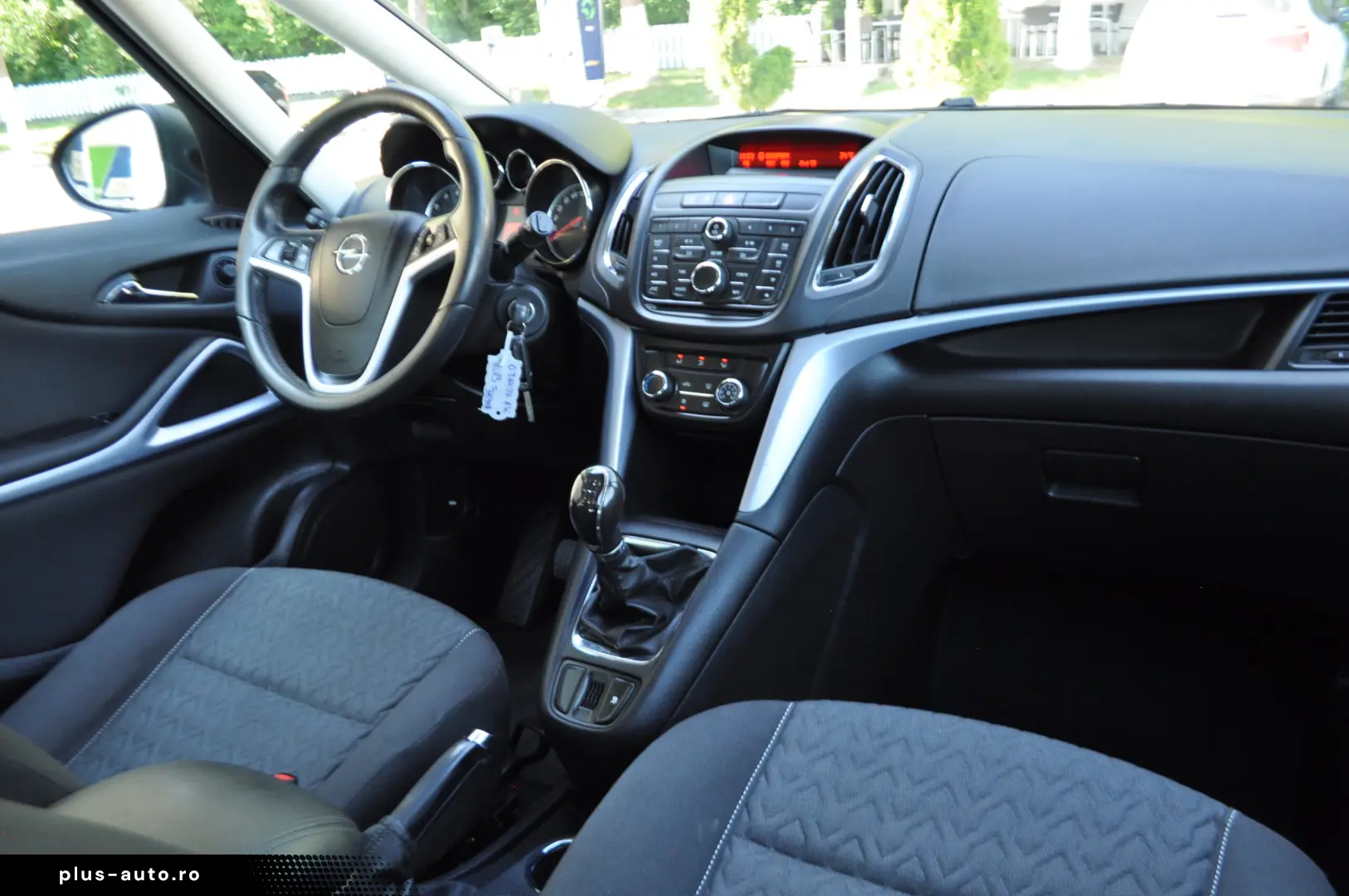 Opel Zafira 1.4i -benzin (2013 11)
