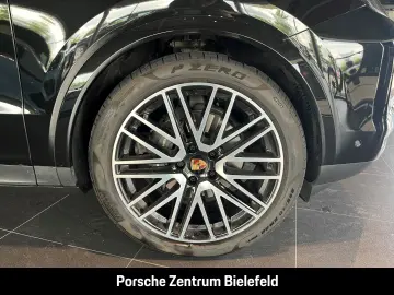 PORSCHE Cayenne BOSE LED-Matrix Panoramadach Luftfederun