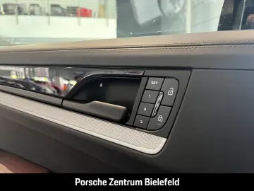 PORSCHE Cayenne BOSE LED-Matrix Panoramadach Luftfederun