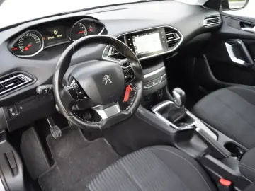 Peugeot 308 1.2i -benzin (2015)