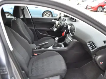 Peugeot 308 1.2i -benzin (2015)