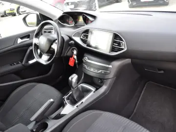 Peugeot 308 1.2i -benzin (2015)