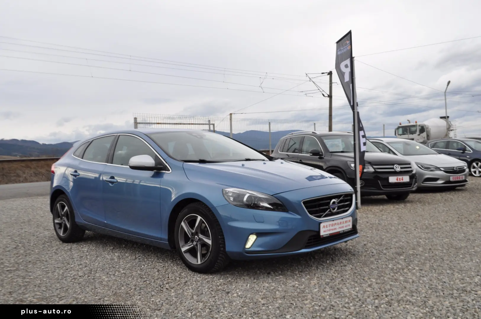 Volvo V40 2.0D R-Design (2015 11)