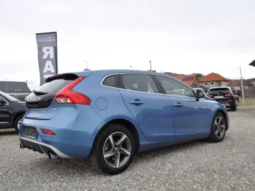 Volvo V40 2.0D R-Design (2015 11)