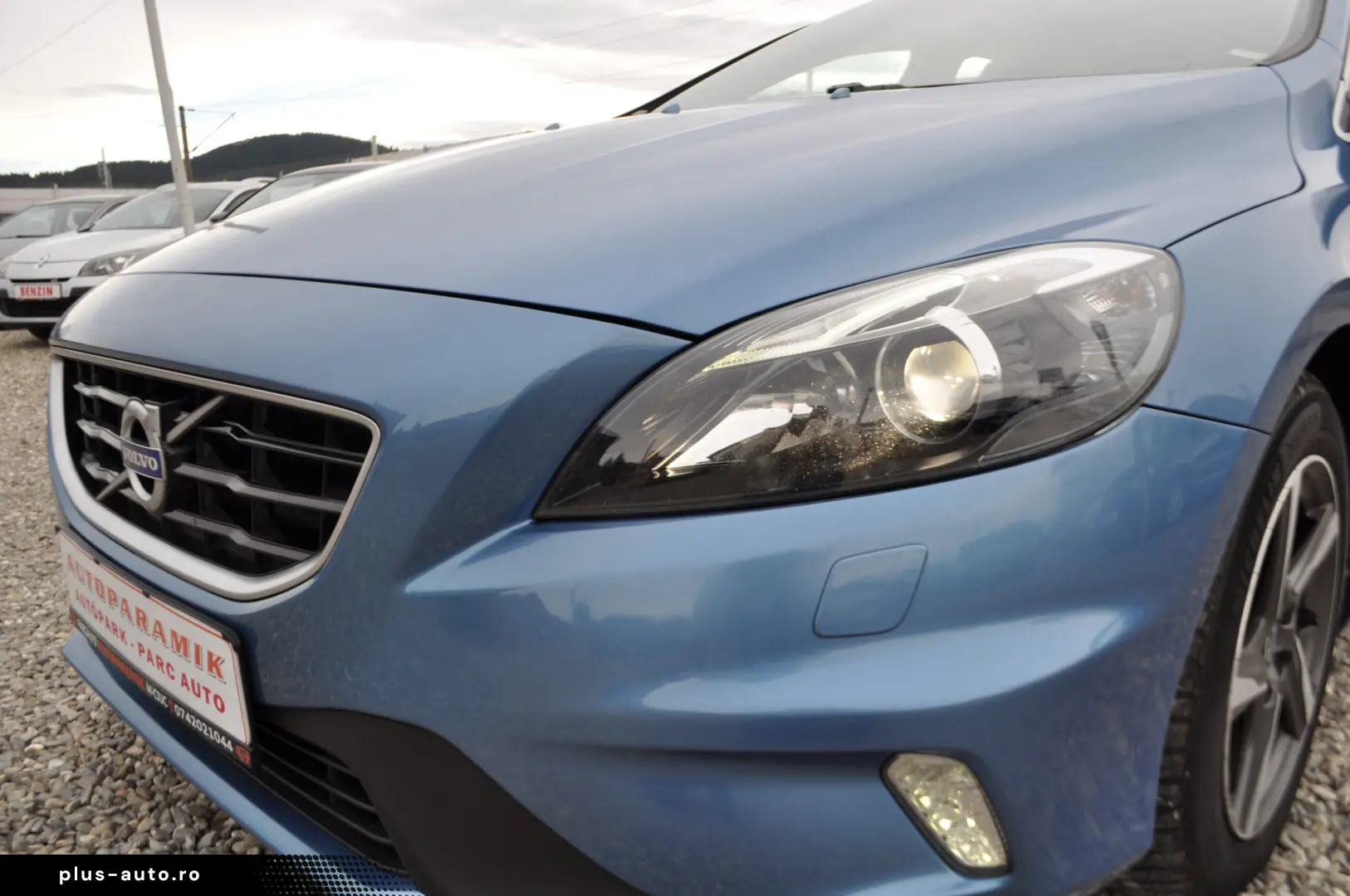 Volvo V40 2.0D R-Design (2015 11)