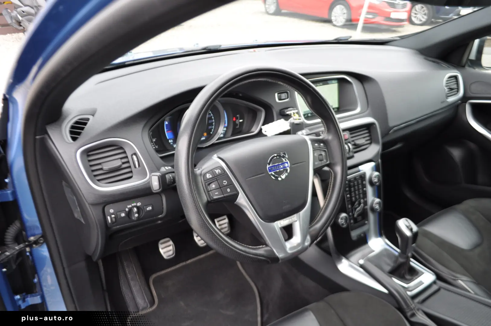 Volvo V40 2.0D R-Design (2015 11)