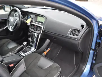 Volvo V40 2.0D R-Design (2015 11)