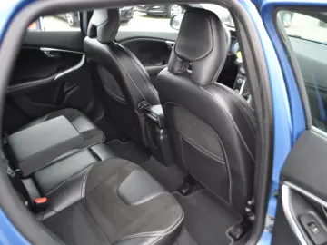 Volvo V40 2.0D R-Design (2015 11)
