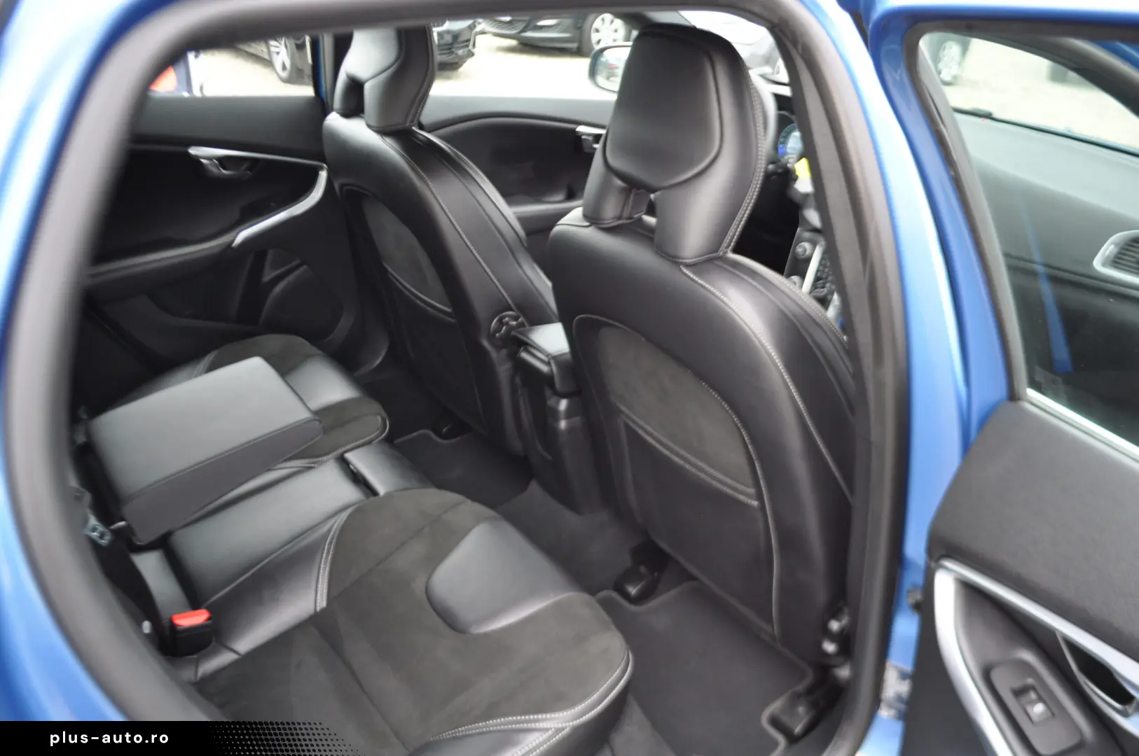 Volvo V40 2.0D R-Design (2015 11)