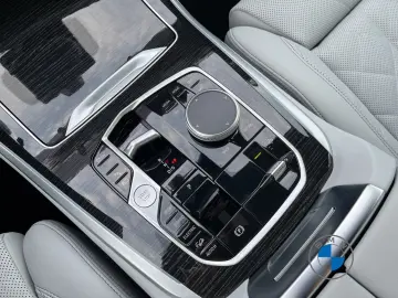 BMW X5 xDrive50e M Sport Pro 22  Pano Komfortsitz HK