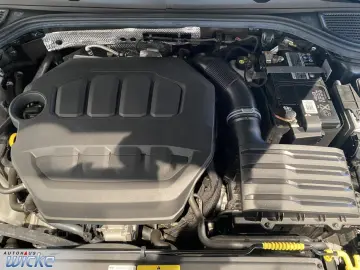 VW Golf VIII 2.0 TSI DSG 4Motion R Performance APP