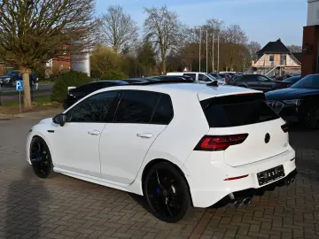VW Golf VIII Lim. R 4Motion  ACC   PANO   R-SPORT