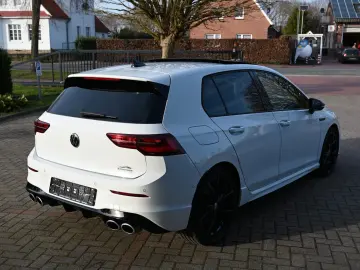 VW Golf VIII Lim. R 4Motion  ACC   PANO   R-SPORT