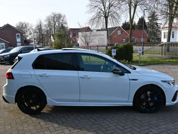 VW Golf VIII Lim. R 4Motion  ACC   PANO   R-SPORT