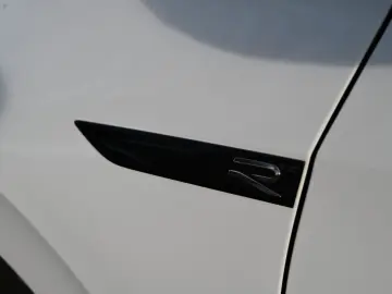 VW Golf VIII Lim. R 4Motion  ACC   PANO   R-SPORT