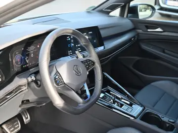 VW Golf VIII Lim. R 4Motion  ACC   PANO   R-SPORT