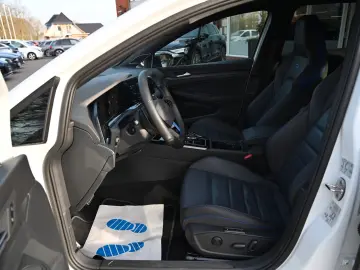 VW Golf VIII Lim. R 4Motion  ACC   PANO   R-SPORT