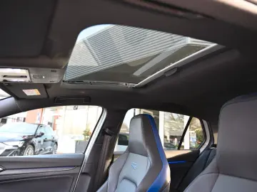 VW Golf VIII Lim. R 4Motion  ACC   PANO   R-SPORT