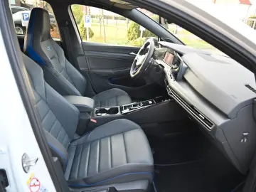 VW Golf VIII Lim. R 4Motion  ACC   PANO   R-SPORT