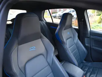 VW Golf VIII Lim. R 4Motion  ACC   PANO   R-SPORT