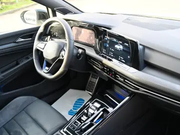 VW Golf VIII Lim. R 4Motion  ACC   PANO   R-SPORT