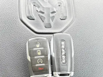 Dodge Ram 1500 Fab.-04.2022 5.7 Hemi 401 Cp 98.000 Km