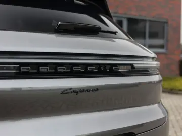PORSCHE Cayenne E-Hybrid   VOLLAUSTATTUNG! Burmester