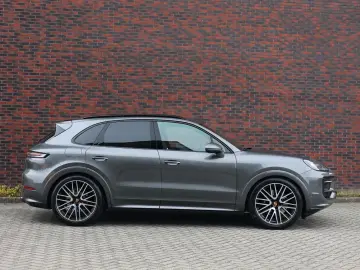 PORSCHE Cayenne E-Hybrid   VOLLAUSTATTUNG! Burmester