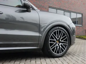 PORSCHE Cayenne E-Hybrid   VOLLAUSTATTUNG! Burmester