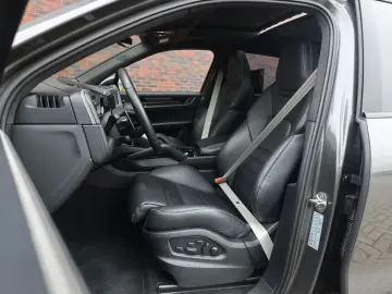PORSCHE Cayenne E-Hybrid   VOLLAUSTATTUNG! Burmester