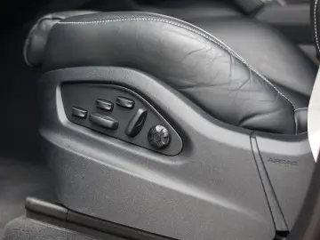 PORSCHE Cayenne E-Hybrid   VOLLAUSTATTUNG! Burmester