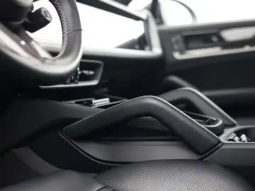 PORSCHE Cayenne E-Hybrid   VOLLAUSTATTUNG! Burmester